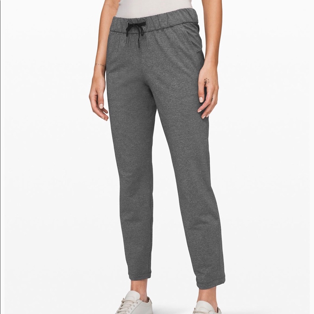 Lululemon on the fly pants button edition size 6